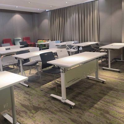 オフィス 家具 メーカー 折りたたむトレーニングテーブル 会場テーブル